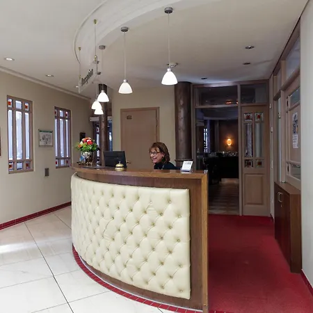 Von Euch فندق مبن